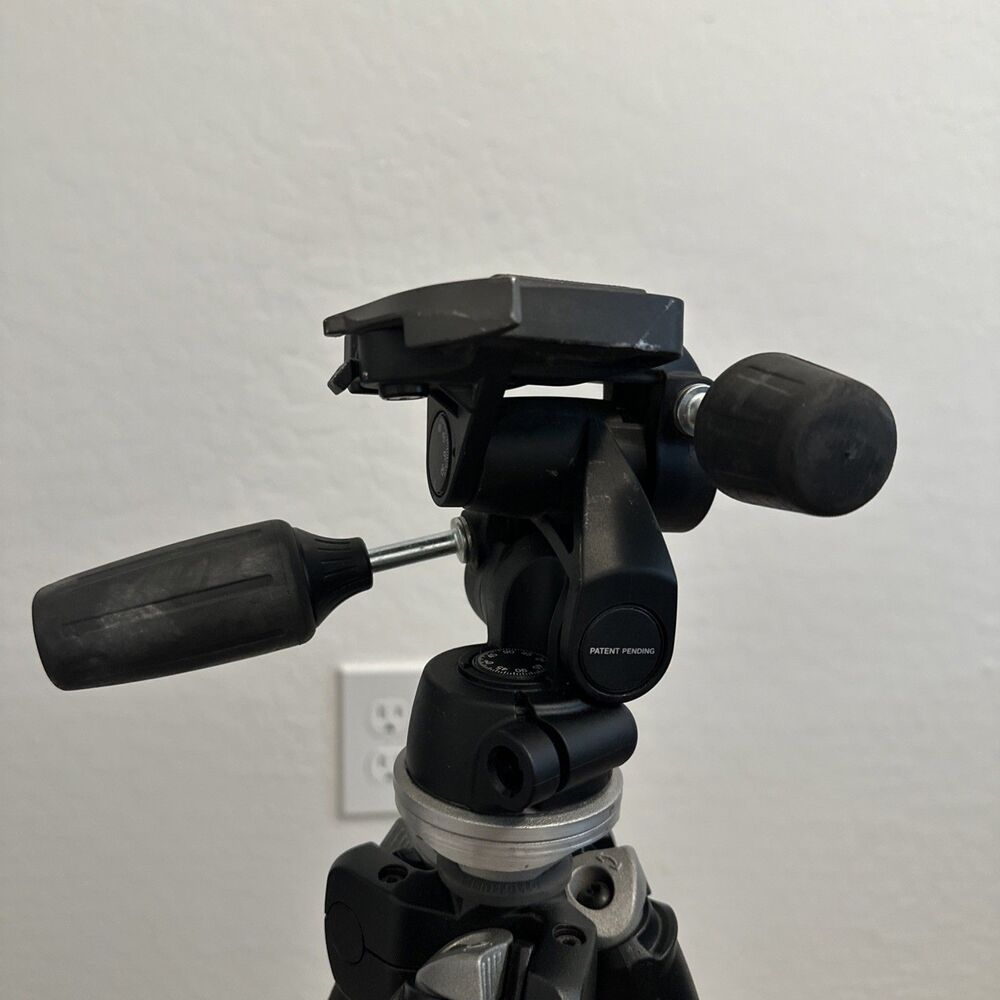 Manfrotto 290 MT294A3 Aluminum Tripod + Manfrotto 804RC2 3-Way Pan/Tilt Head - Picture 6 of 11